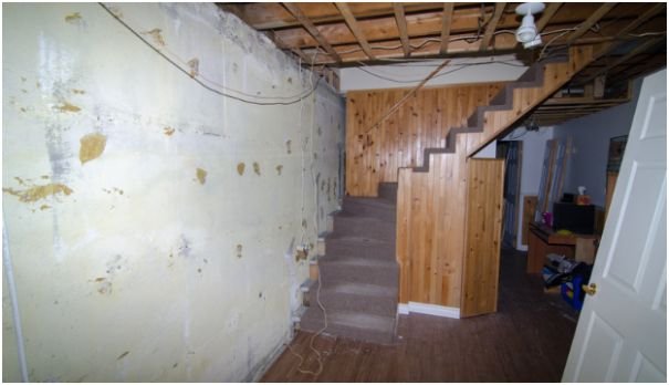How to Stop Musty Smells in the Basement With Humidity Control